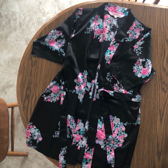 Other - Black flower robe